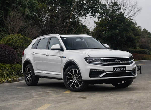 燃油家轿发力！艾瑞泽8 PRO限时10.39万起，新款型格上市就降4万？