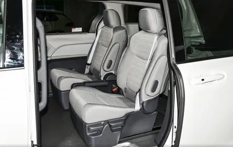 丰田旗下MPV,配置丰富,油耗低,家用出行好帮手