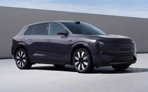 AUDI首款纯电SUV官图,明年上市,目标小米YU7?